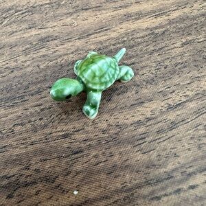Vintage Hagen Renaker miniature Green Ceramic Baby Turtle Figurine
